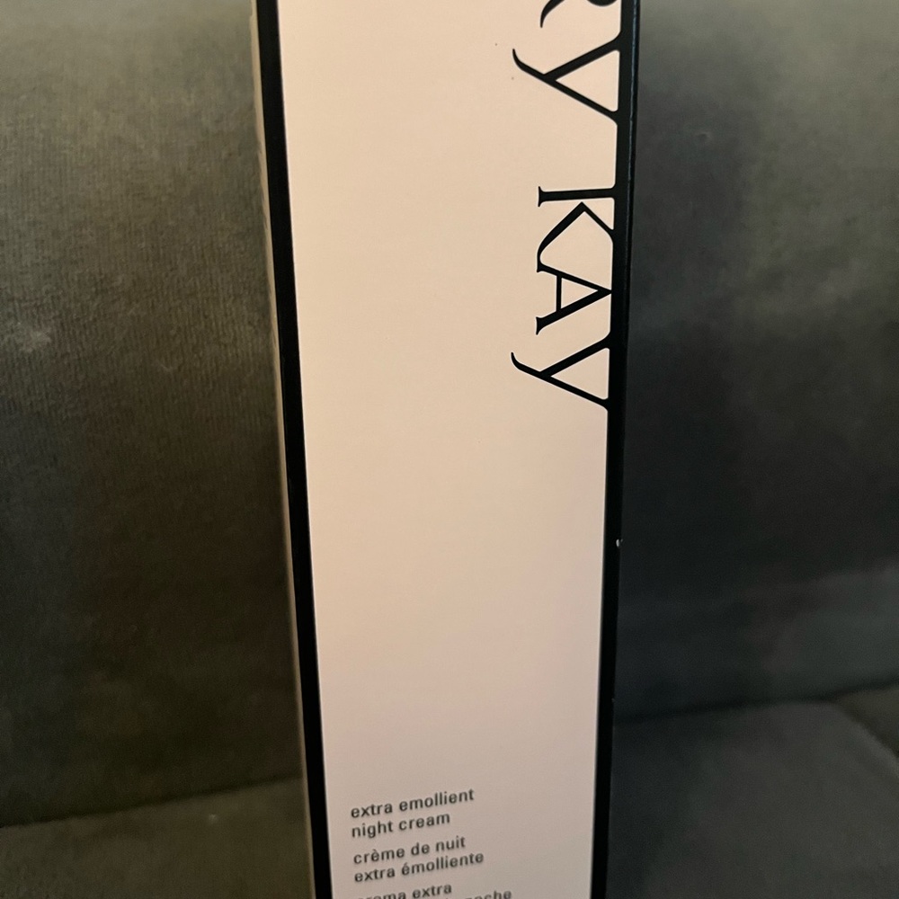 Mary Kay extra emollient night cream